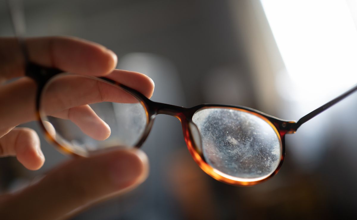 Eliminar los rayones de unos anteojos es posible siempre y cuando pongas en marcha alguno de estos dos trucos caseros