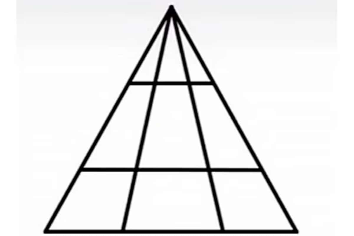 En la imagen del test visual se ve un triángulo grande compuesto por muchos triángulos más pequeños.